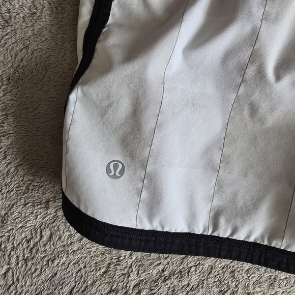 Lululemon Groovy Run Short Gros Gingham Dune/Bleached Coral/Black size 8 - Picture 9 of 13